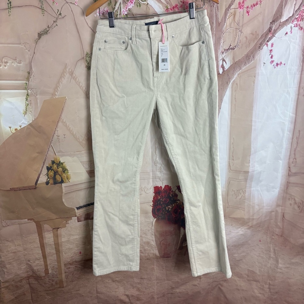 NEW Vineyard Vines Cream Kick Flare High-Rise Jeans - Picture 2 of 10